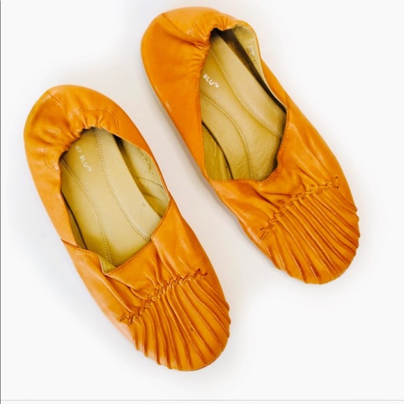 pintuck leather flat shoes